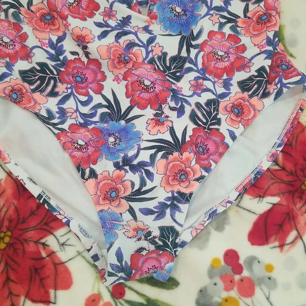 Time and Tru Swimsuit - Picture 4 of 9